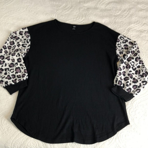 Emery Rose Woman Long Sleeve Black Animal Print Round Neckline Top Size L - Picture 7 of 11